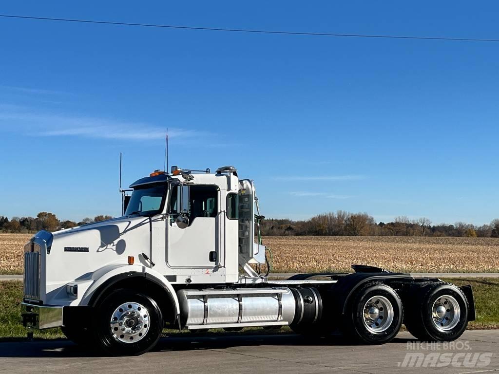 Kenworth T 800 Conventional Trucks / Tractor Trucks