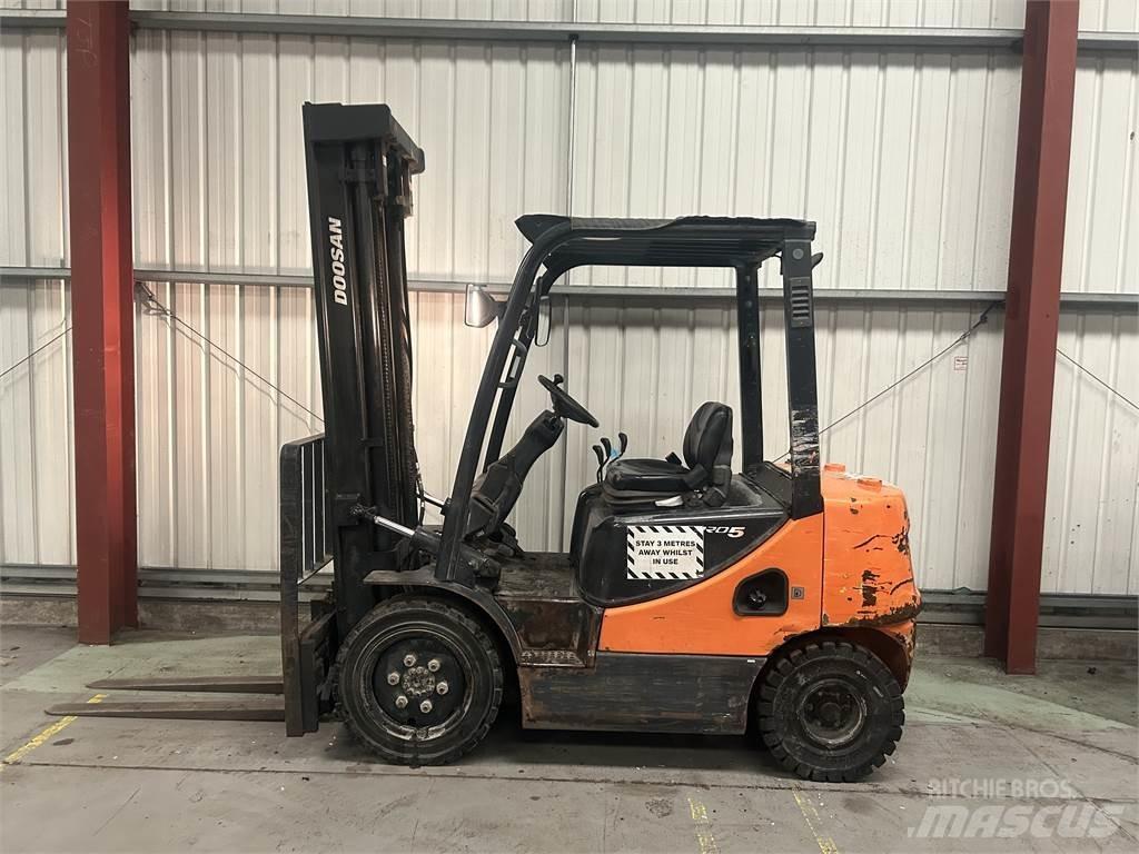Doosan D25S-5 Diesel Forklifts