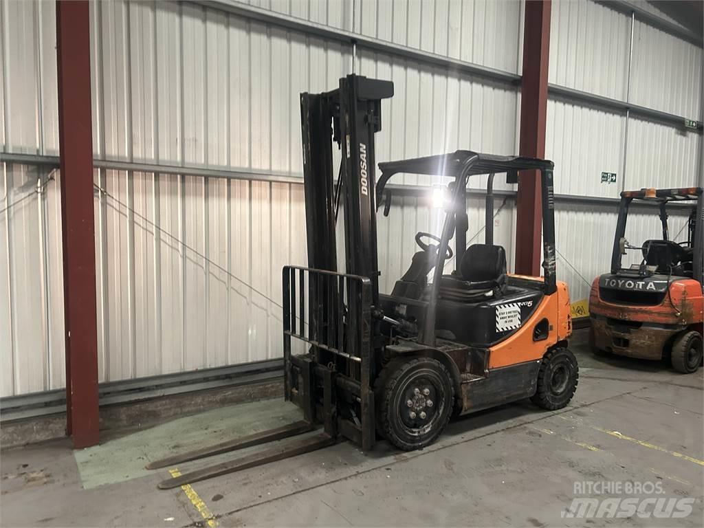 Doosan D25S-5 Diesel Forklifts
