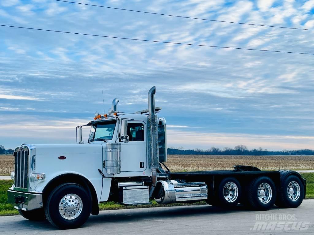 Peterbilt 389 Conventional Trucks / Tractor Trucks