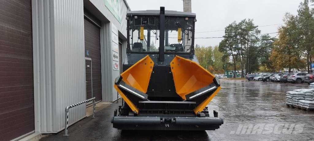 ABG 6820 Asphalt pavers