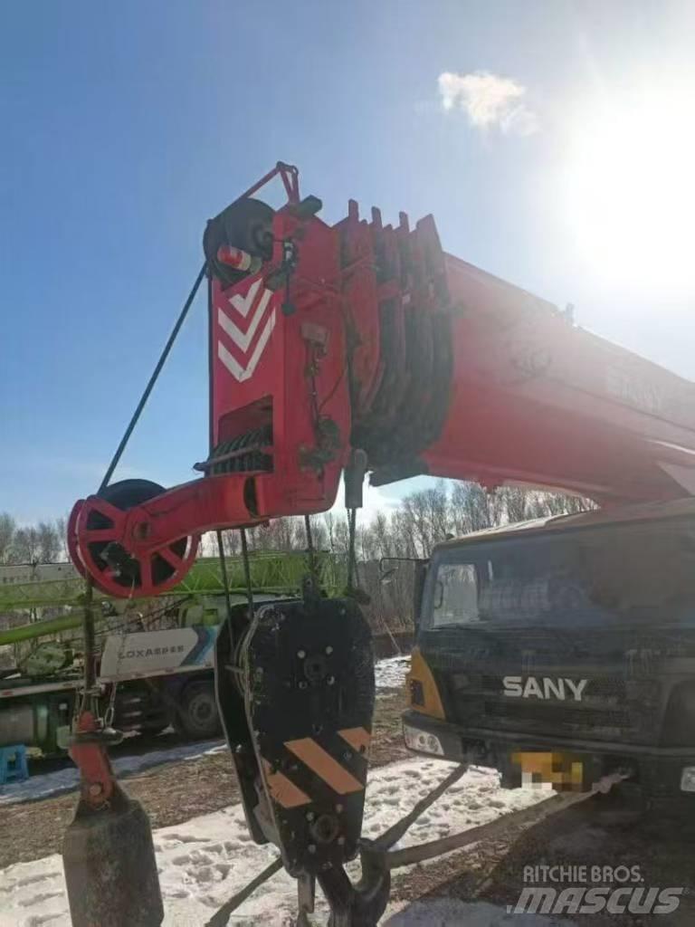 Sany STC 900 Mobile and all terrain cranes