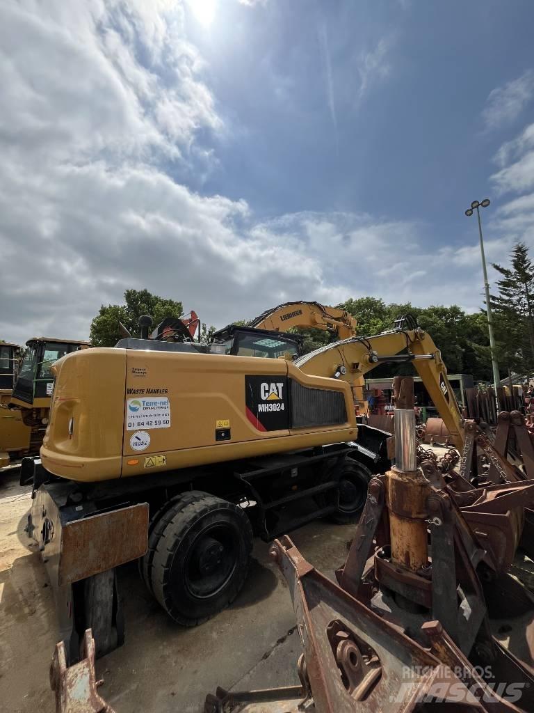 CAT MH 3024 Wheeled Excavators