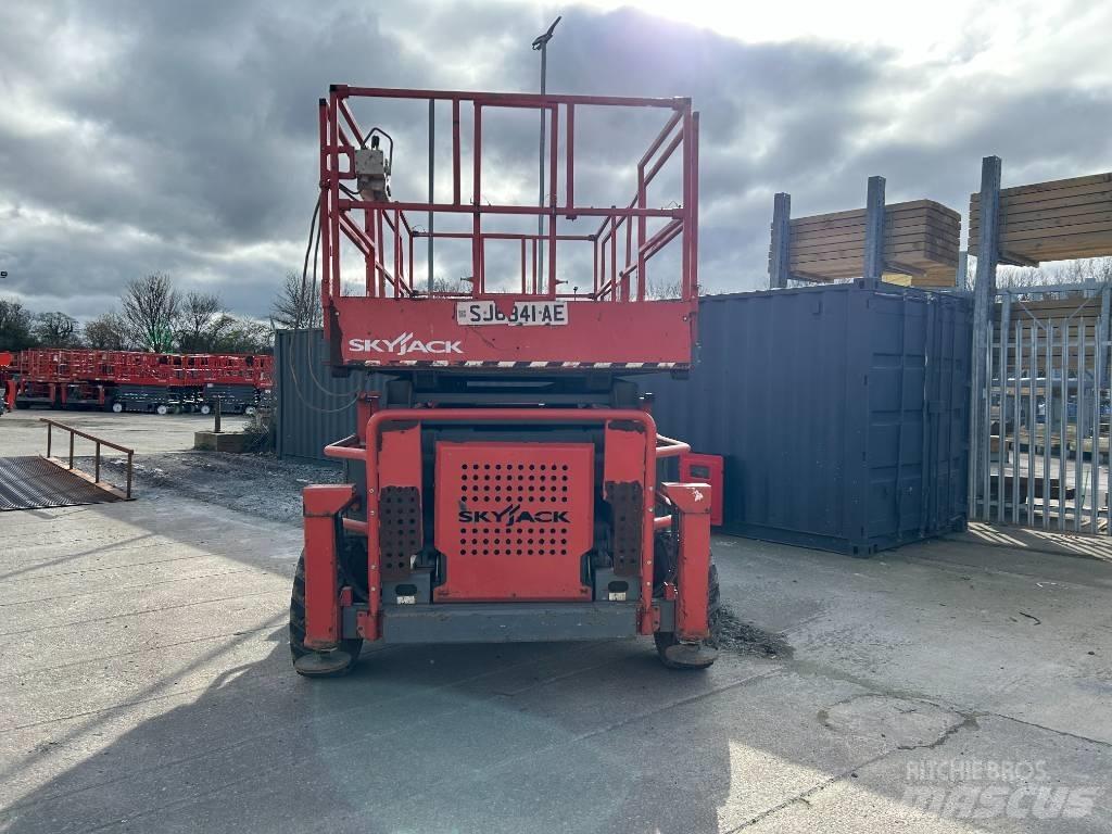 SkyJack SJ 8841 RT Scissor Lifts