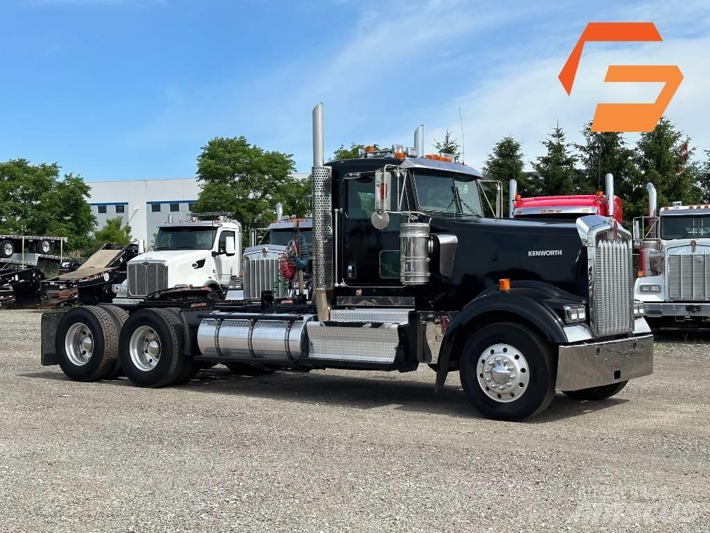 Kenworth W 900 Conventional Trucks / Tractor Trucks