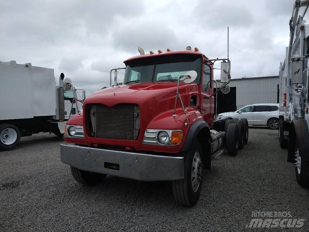 Mack Granite Chassis and suspension