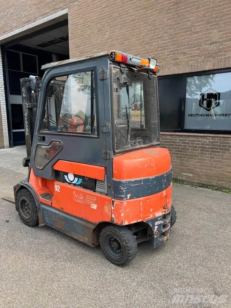 Toyota 7FBMF25 Electric Forklifts