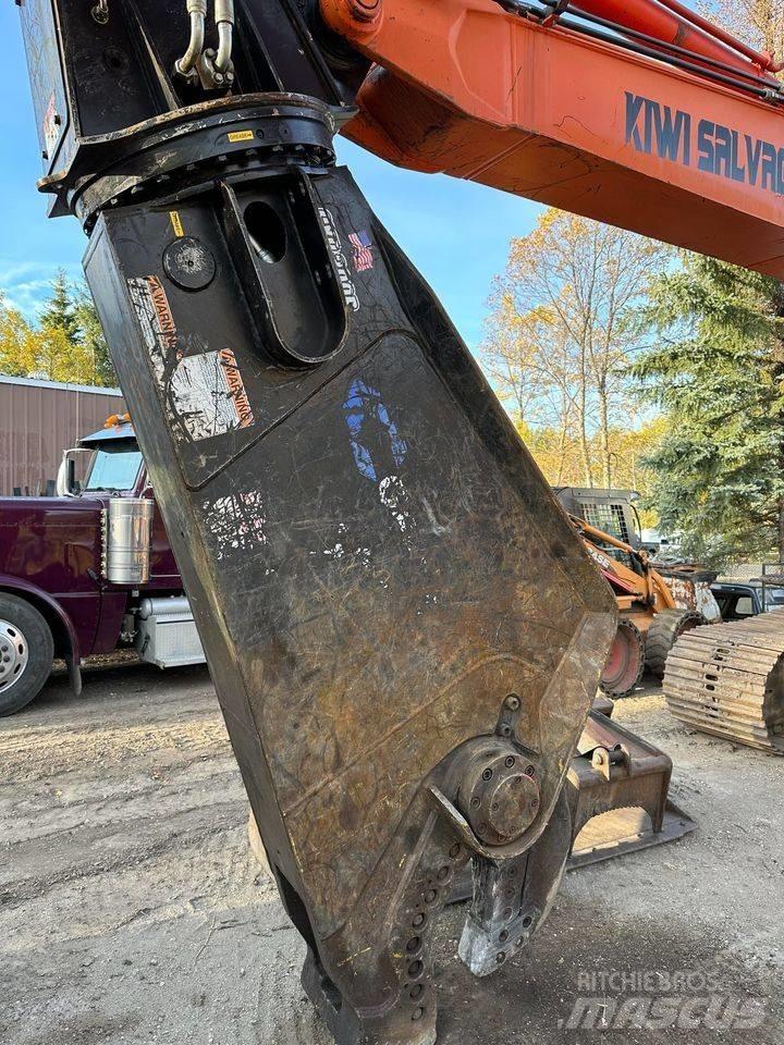 Hitachi EX 200 Demolition