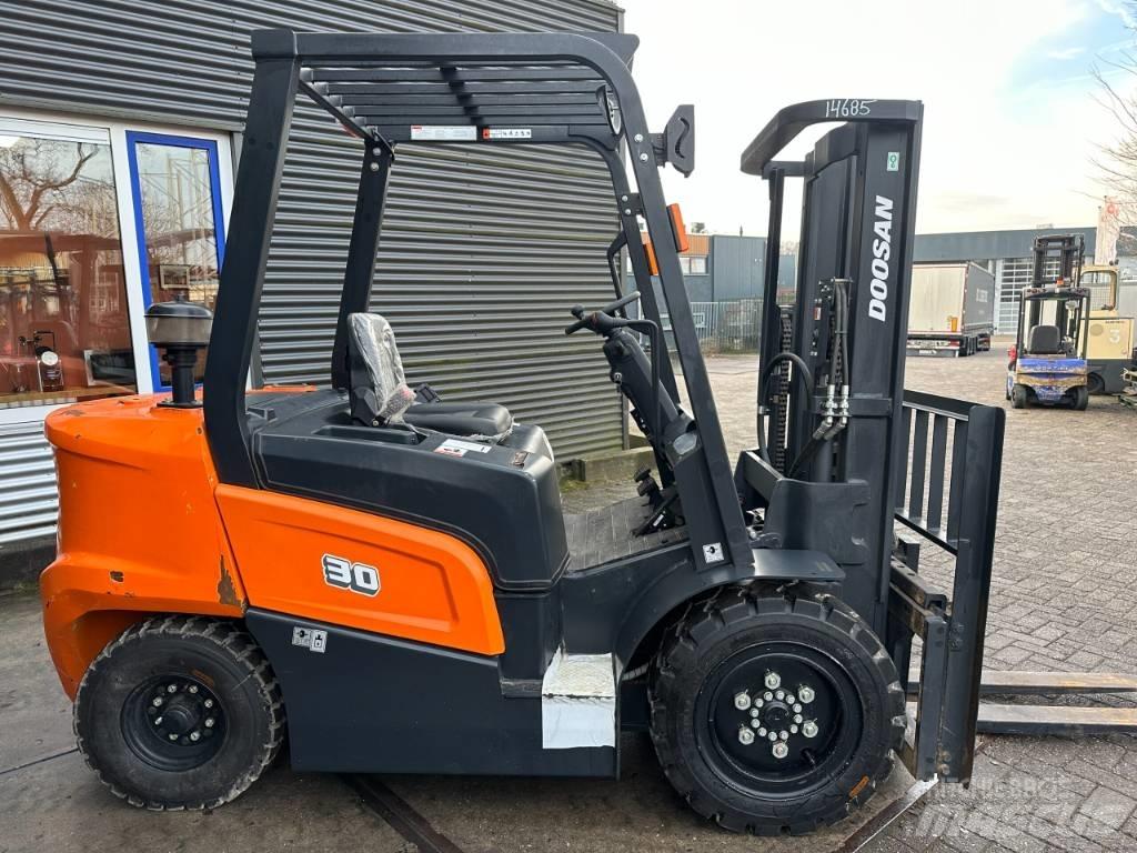Doosan D30NX Diesel Forklifts