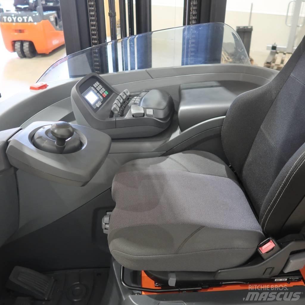 Toyota RRE160H Reach trucks