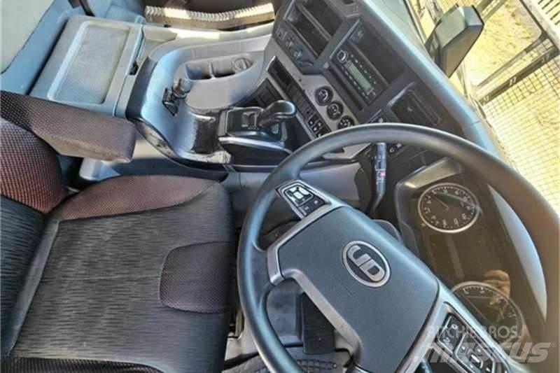 UD TRUCKS QUON Other Trucks
