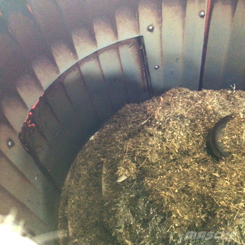 Kuhn Profile 1880 Mixer feeders