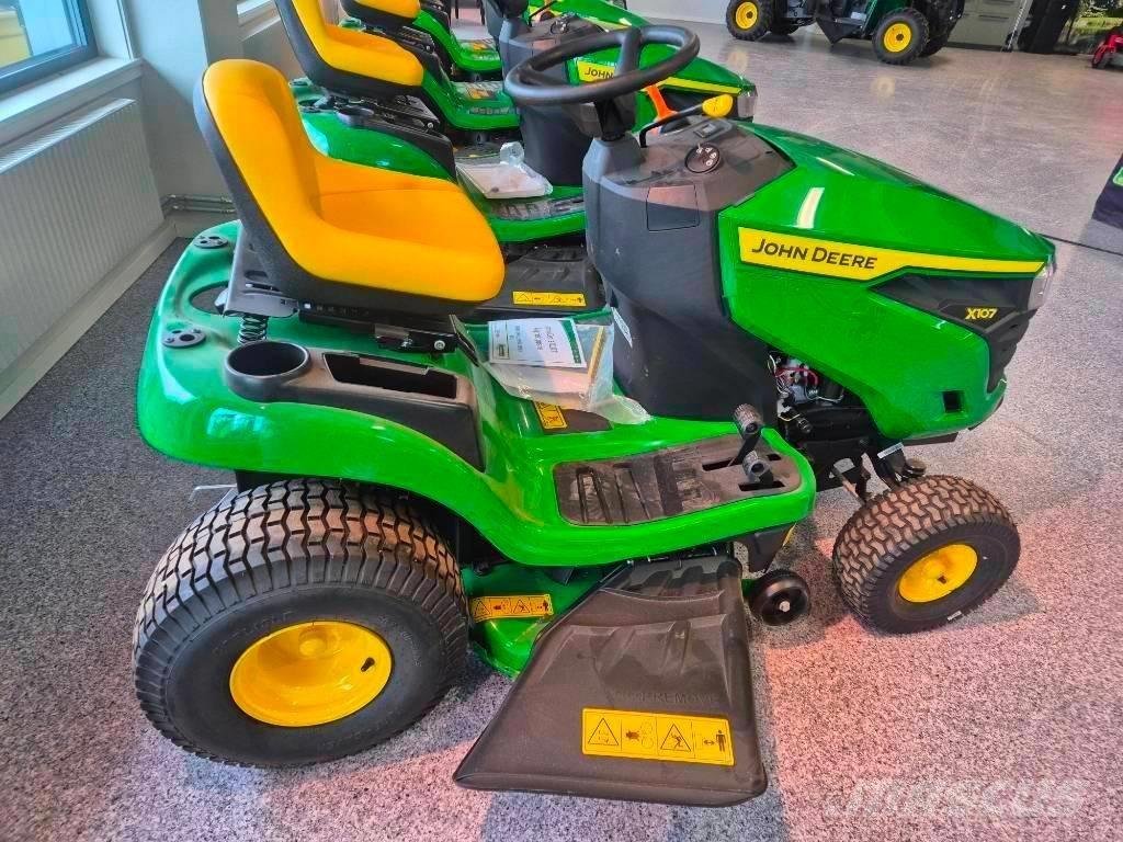 John Deere X 107 Riding mowers