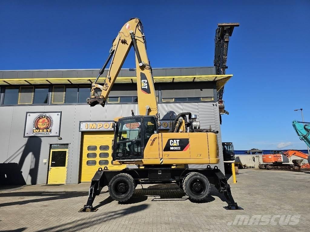 CAT MH 3022 Wheeled Excavators