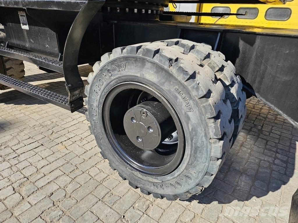 CAT MH 3022 Wheeled Excavators