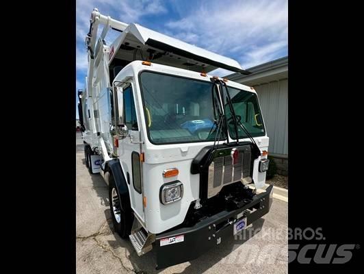 Kenworth L 770 Cab & Chassis Trucks