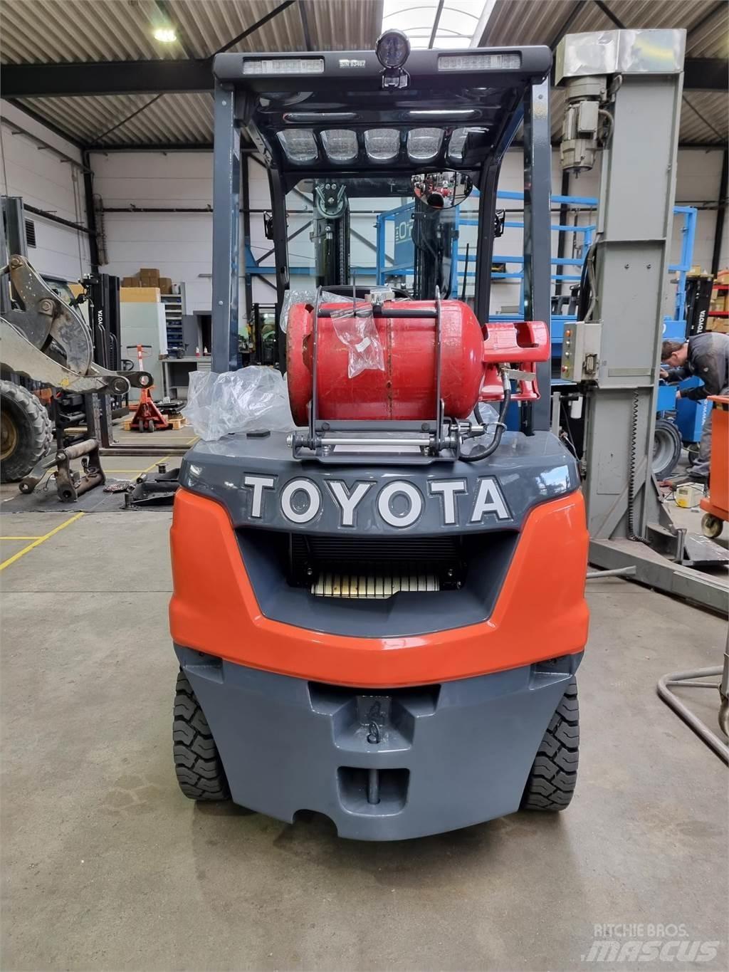 Toyota 02-8FGF25 LPG trucks