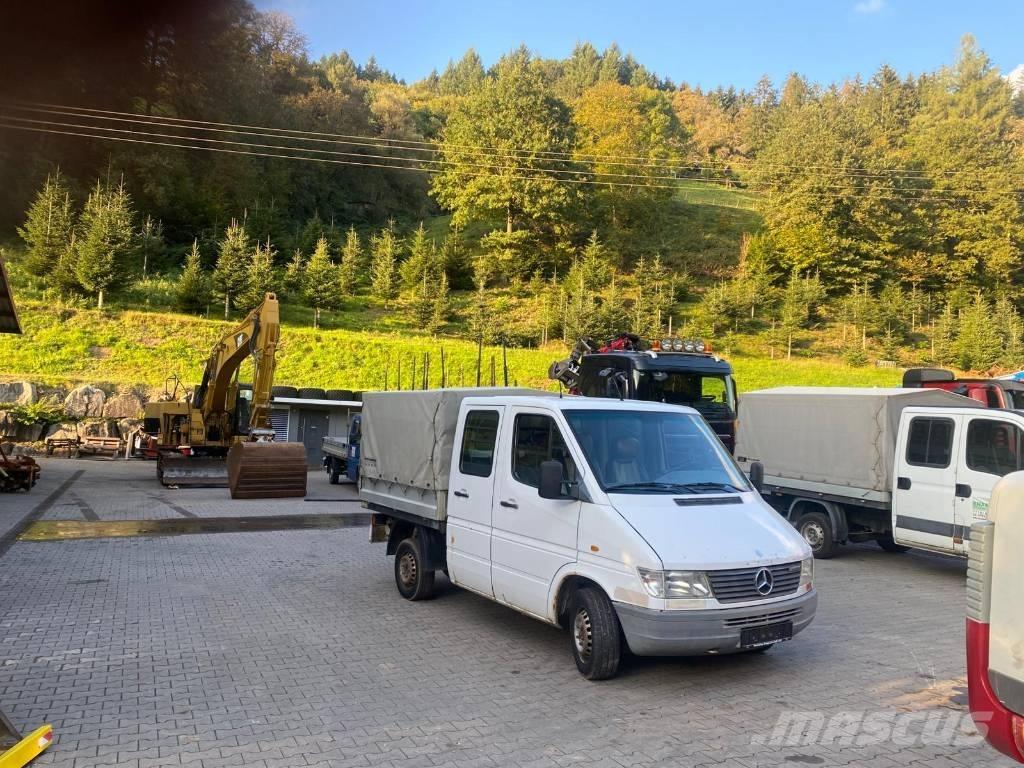Mercedes-Benz 212 D Pickup Trucks