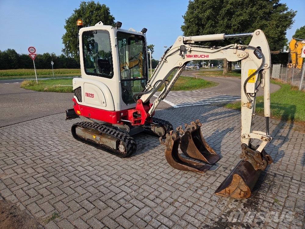 Takeuchi TB225 Mini Excavators <7t (Mini Diggers)