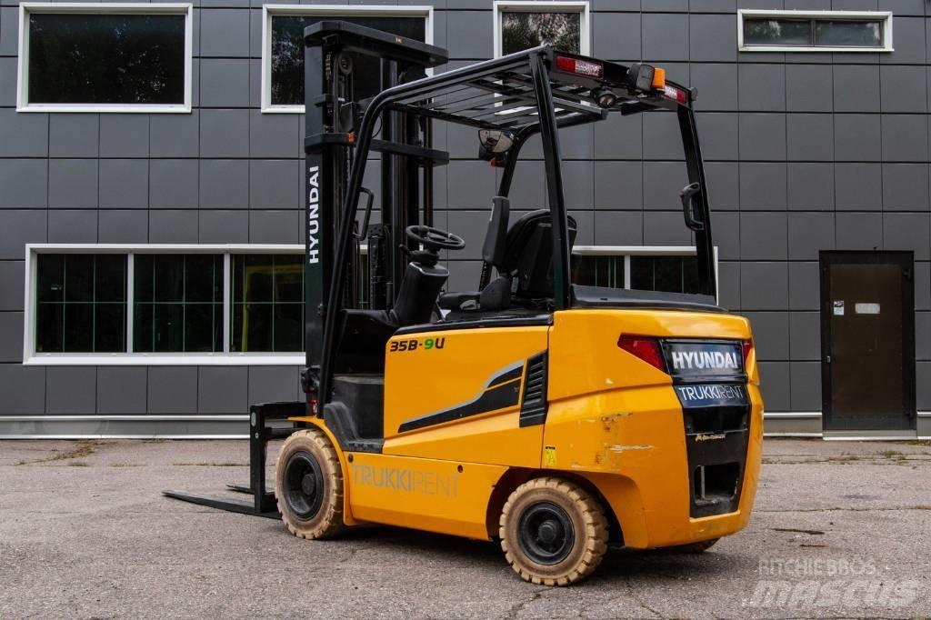 Hyundai 35B-9U Electric Forklifts