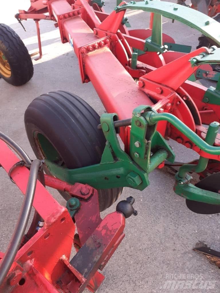 Kverneland A3 5x16" Plows