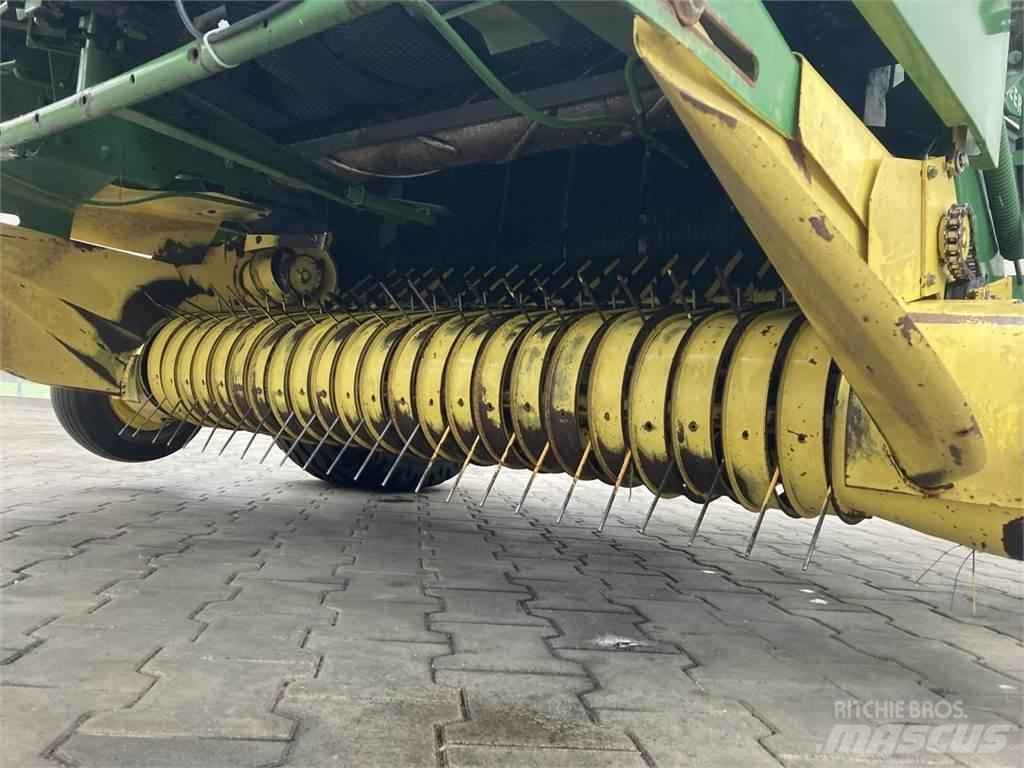 John Deere 550 Round Balers