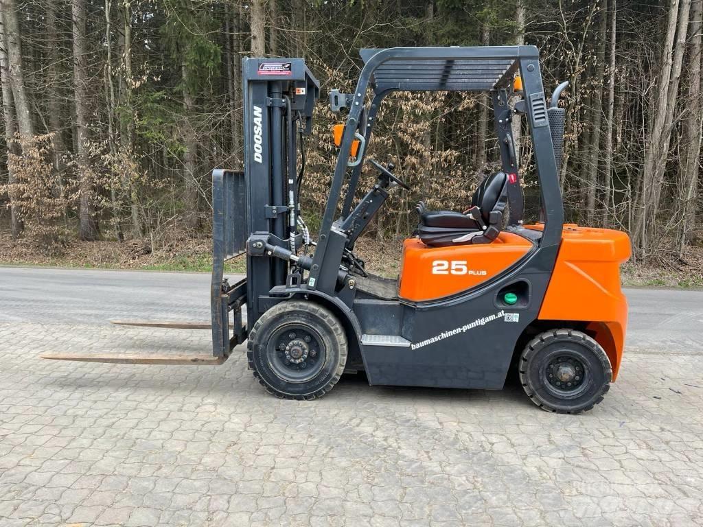 Doosan D 25 GP Diesel Forklifts