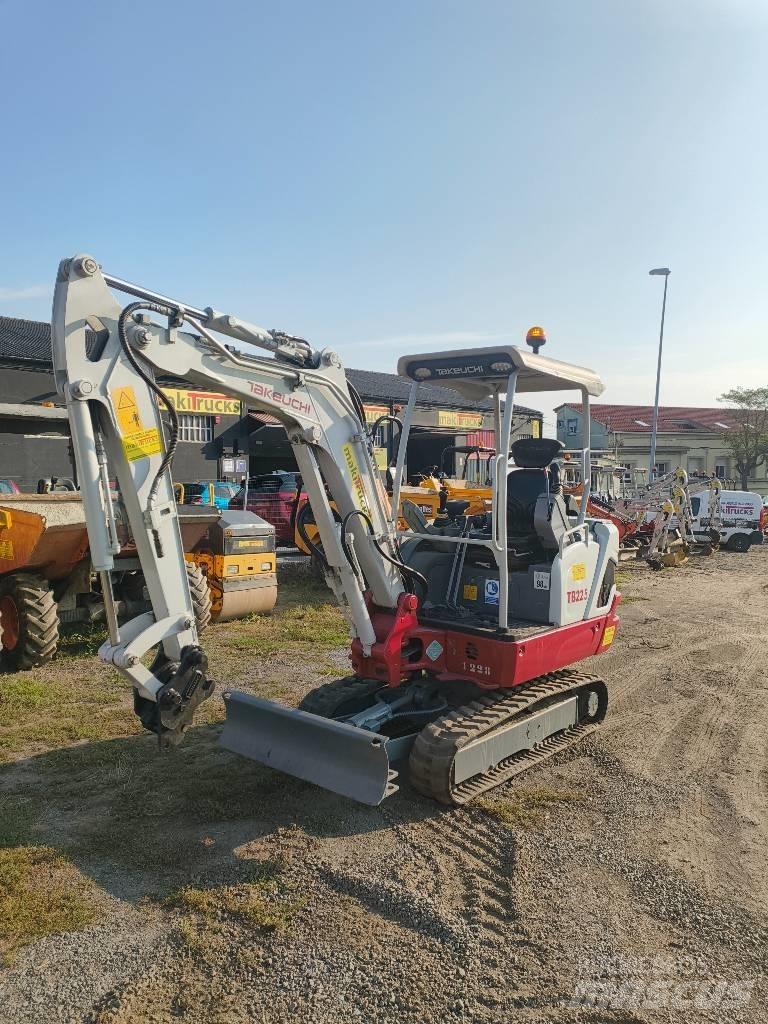 Takeuchi TB 225 Mini Excavators <7t (Mini Diggers)