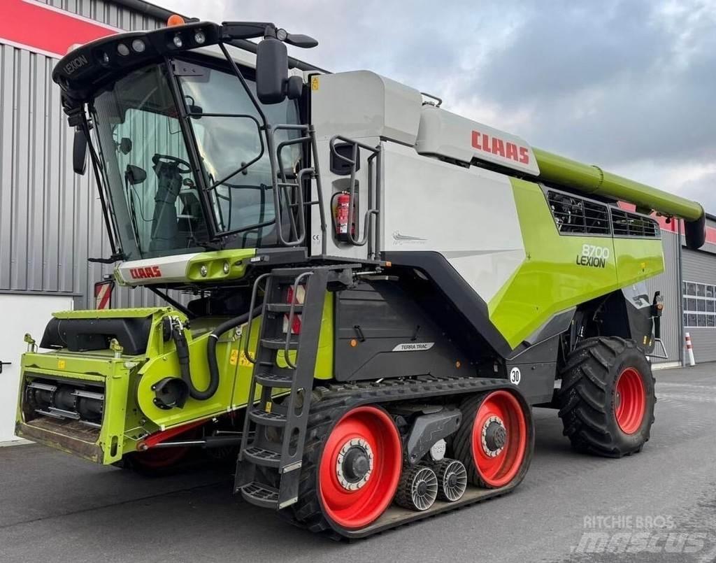 CLAAS 8700TT Combine Harvesters