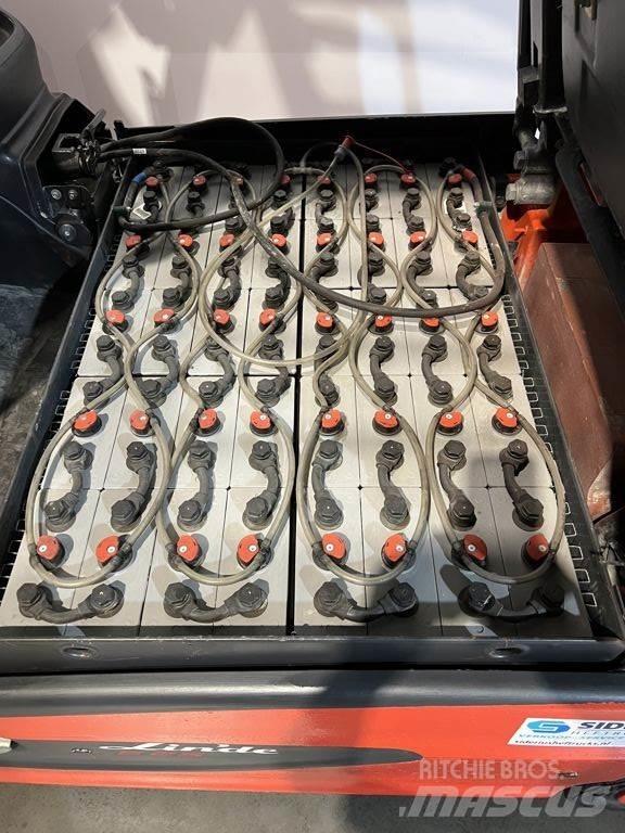 Linde E25-01 Electric Forklifts