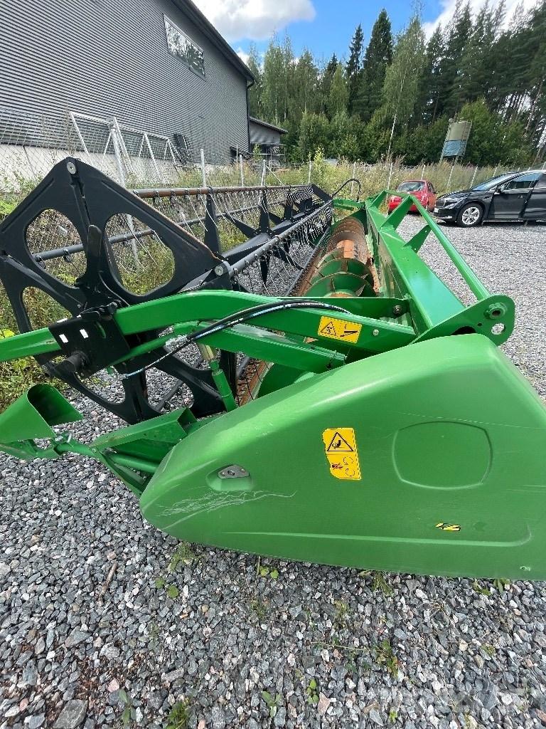 John Deere 622R Harvester Headers