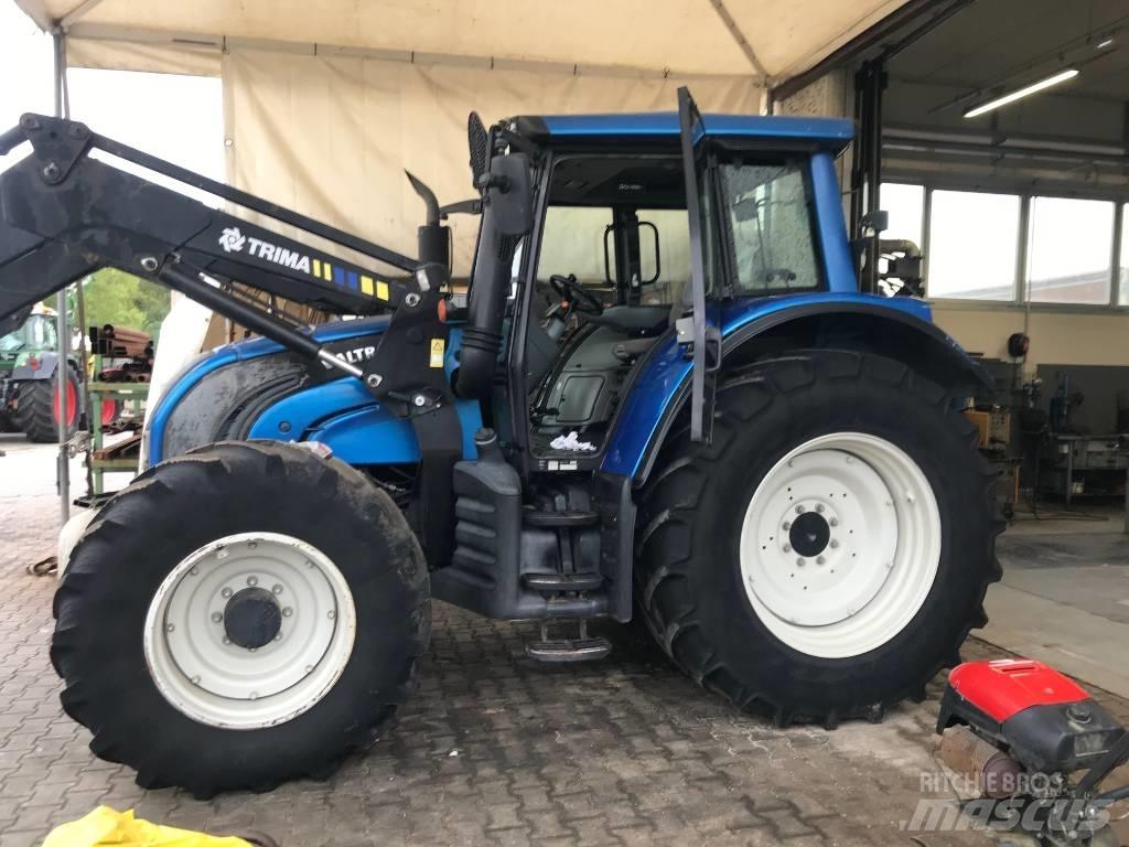 Valtra N 142 Tractors