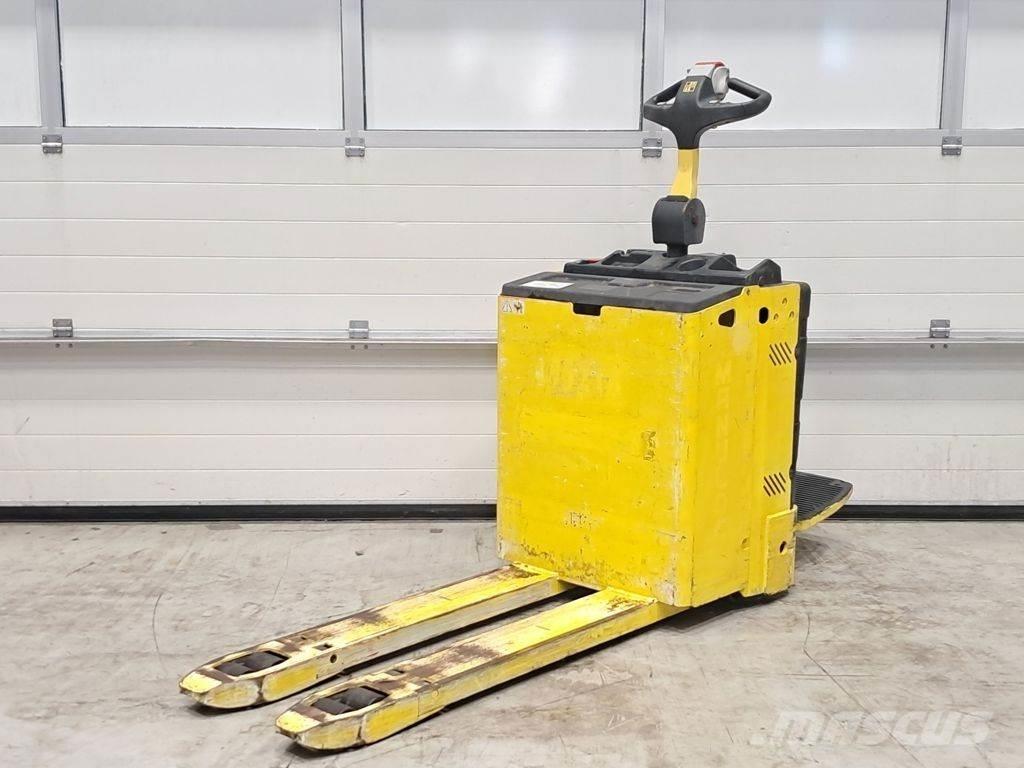 Hyster P2.OSE Low lifter with platform