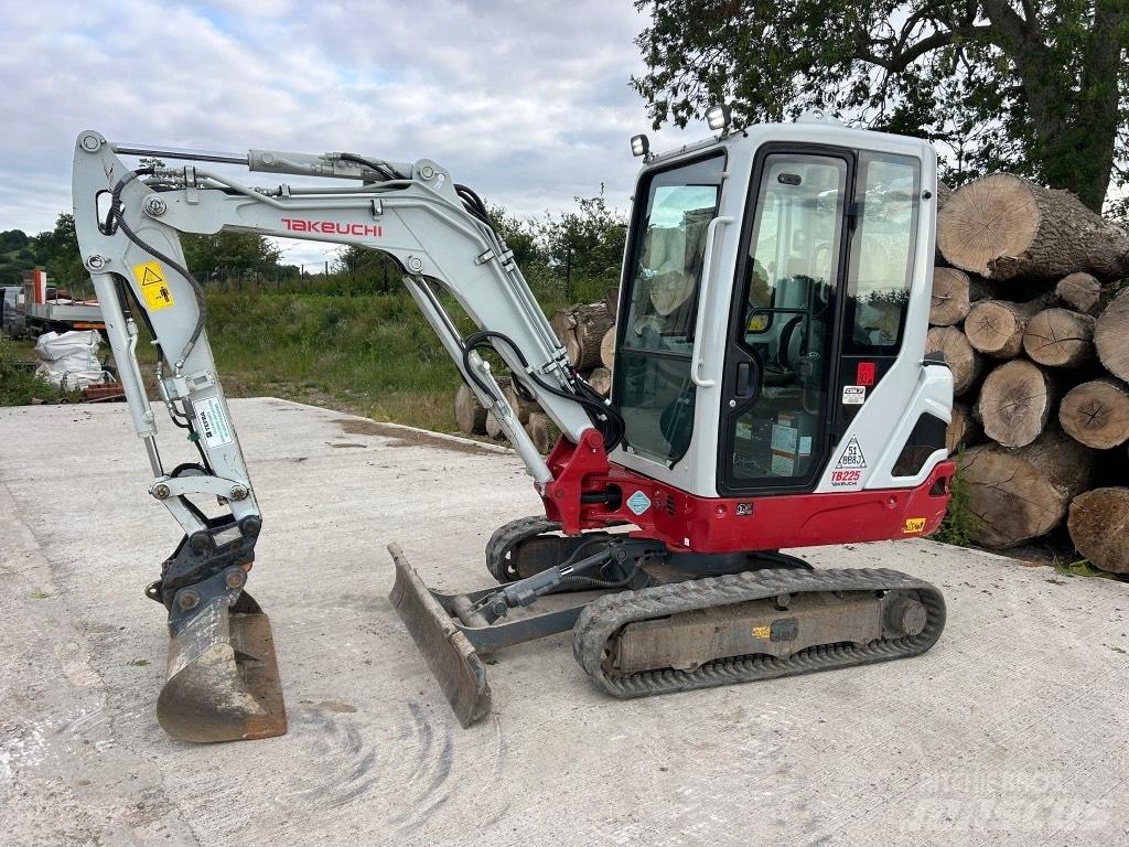 Takeuchi TB 225 Mini Excavators <7t (Mini Diggers)