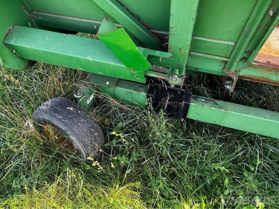 John Deere 643 Harvester Headers