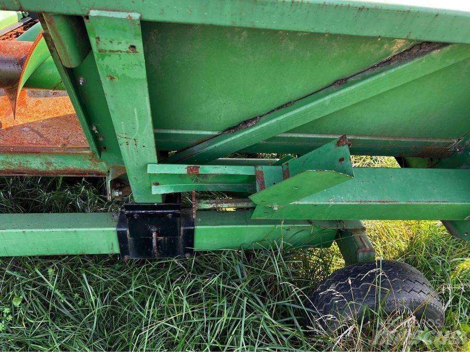 John Deere 643 Harvester Headers