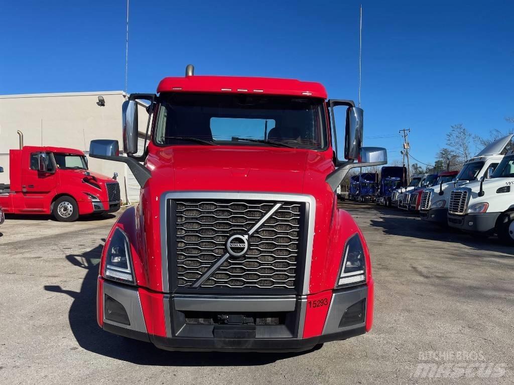Volvo VNL64T300 Conventional Trucks / Tractor Trucks