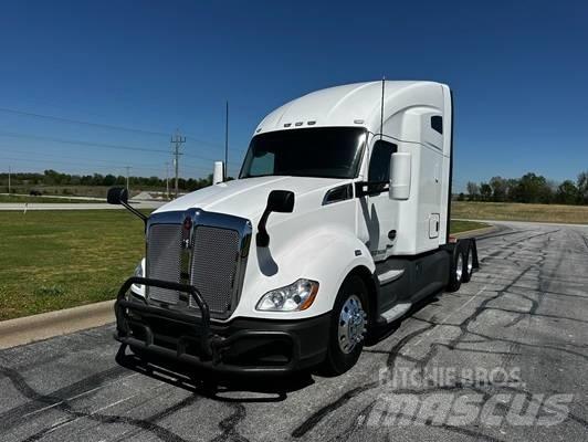 Kenworth T 680 Conventional Trucks / Tractor Trucks