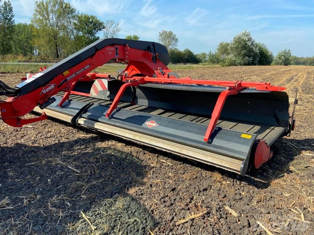 Kuhn Merge Maxx 950 Swathers \ Windrowers