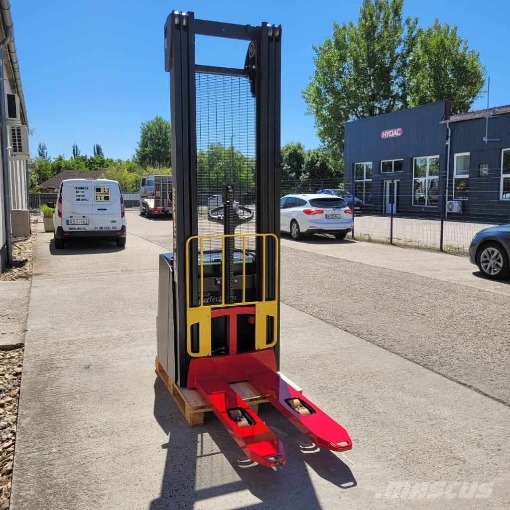 Hyster S 1.6 Pedestrian stacker