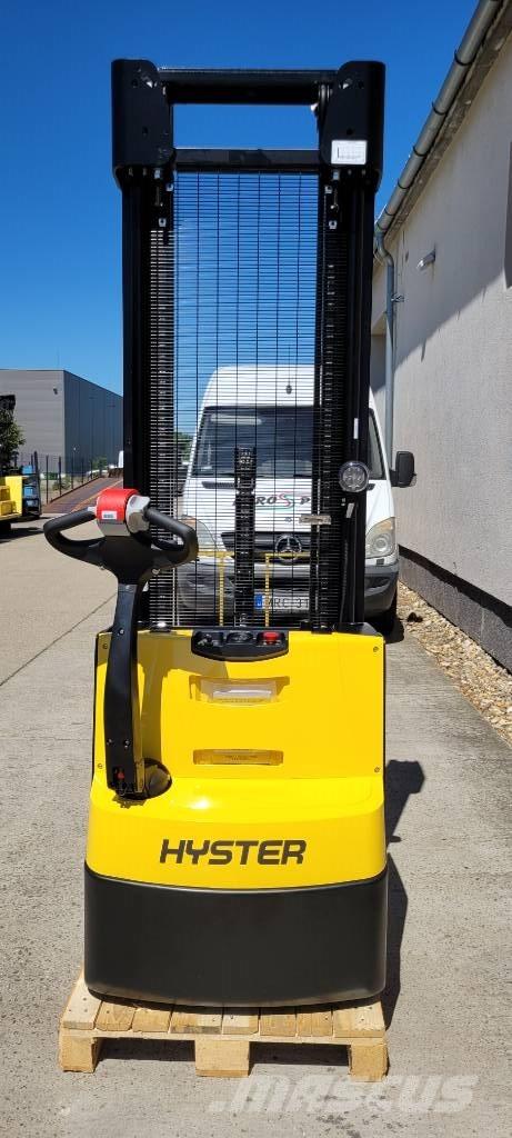 Hyster S 1.6 Pedestrian stacker