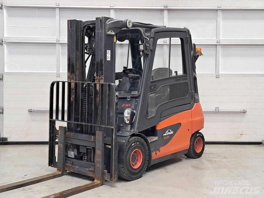 Linde E30-01 Electric Forklifts