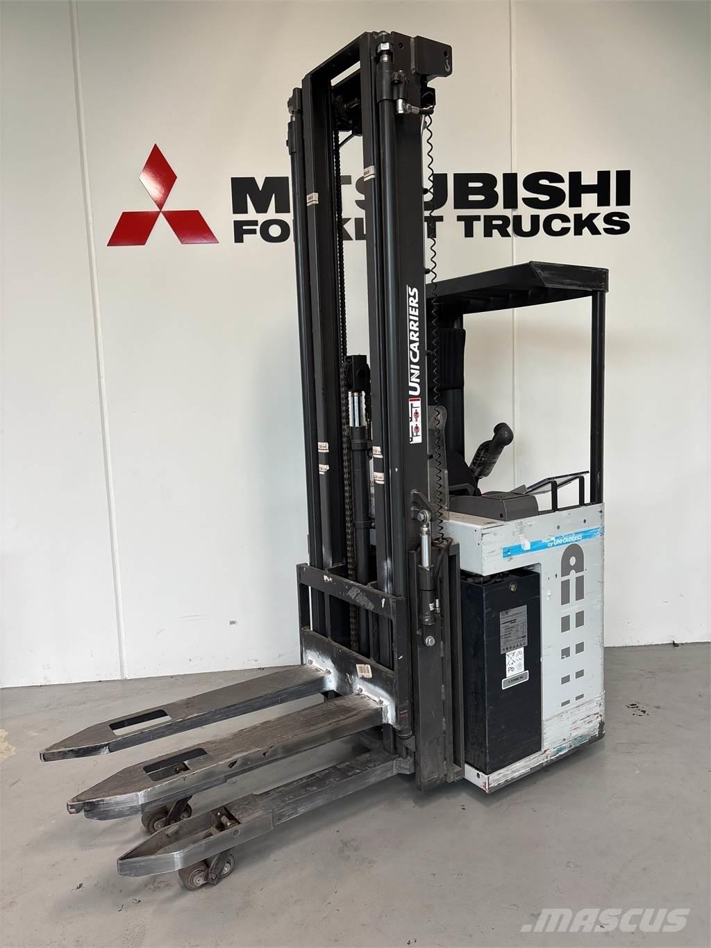 Atlet X160 Pedestrian stacker