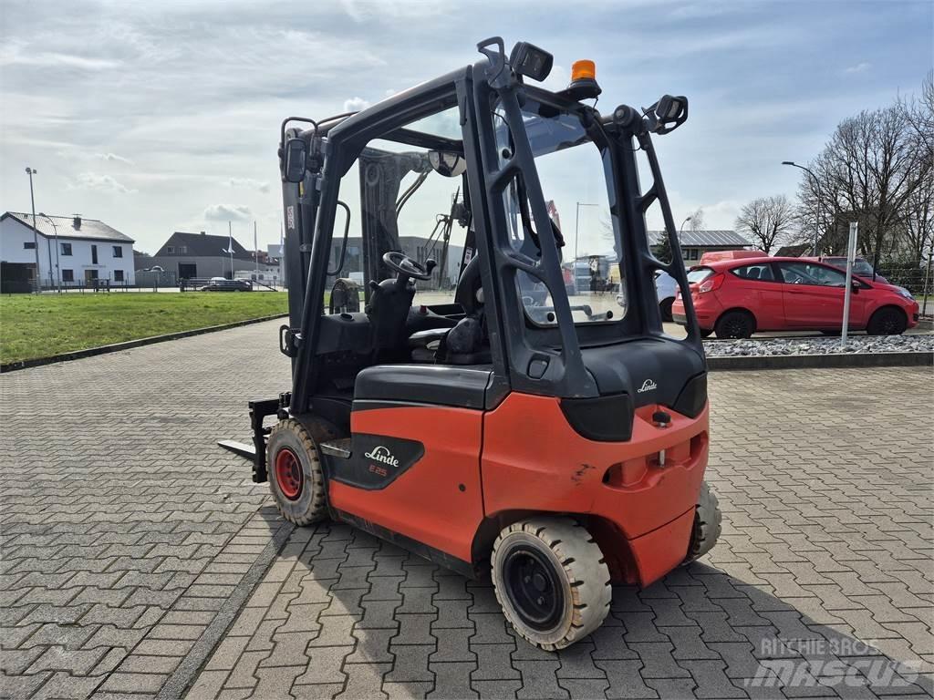 Linde E25 Electric Forklifts