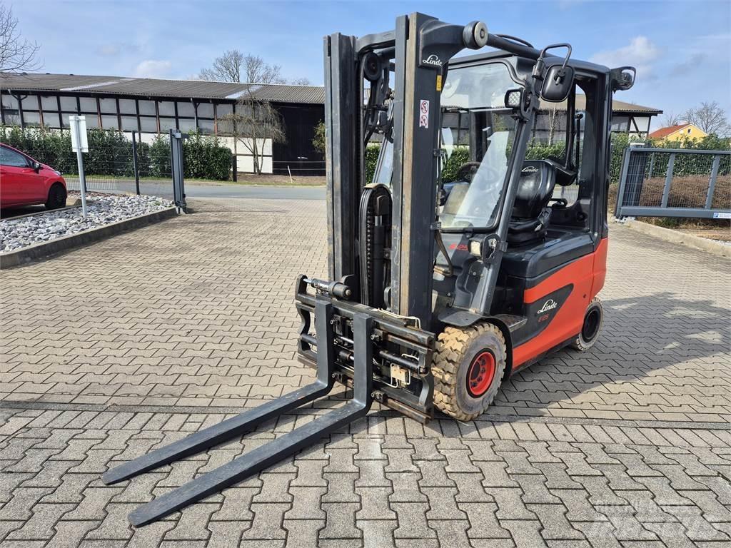Linde E25 Electric Forklifts