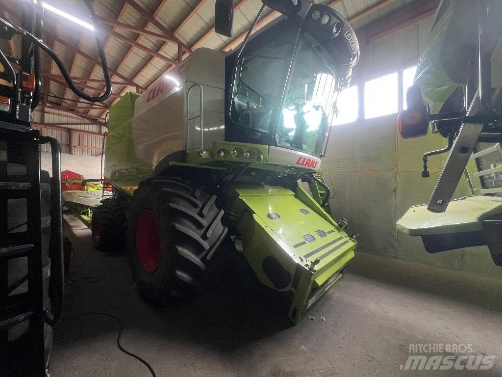 CLAAS Lexion 660 Combine Harvesters