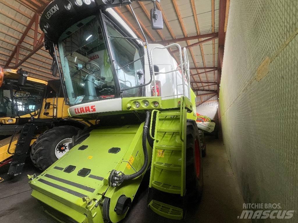 CLAAS Lexion 660 Combine Harvesters