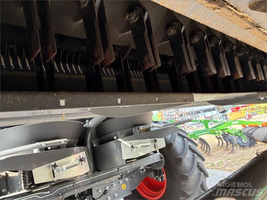 CLAAS Trion 650 Combine Harvesters