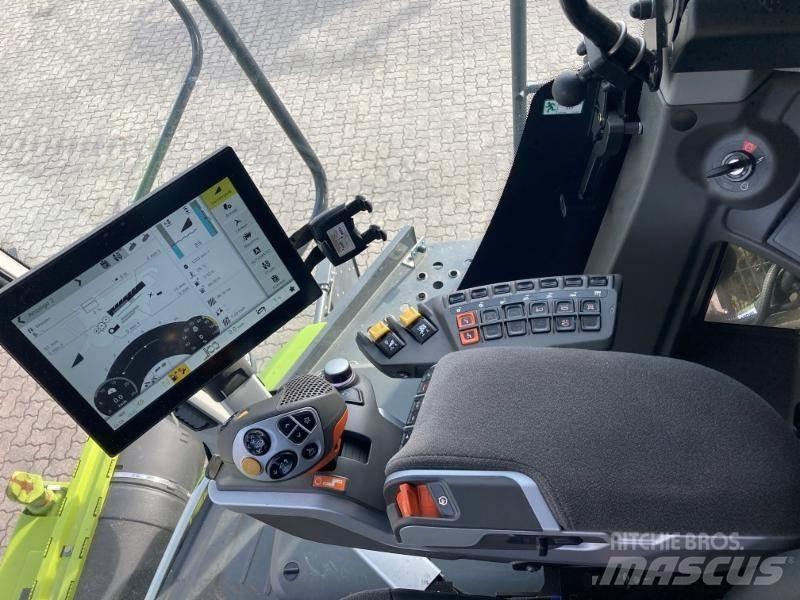CLAAS LEXION 7500 Combine Harvesters