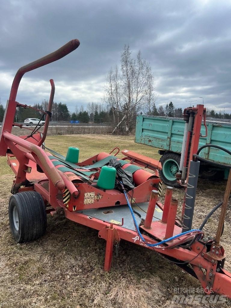 Kverneland UN 7517 Bale Wrappers